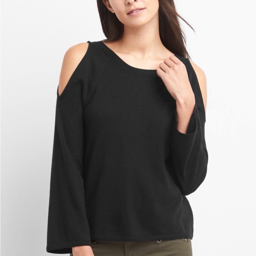 Gap Women's Black Cold-Shoulder Long Sleeve Sweater